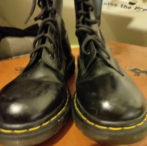Doc Martens 1460 eight eyelets lace-up boot